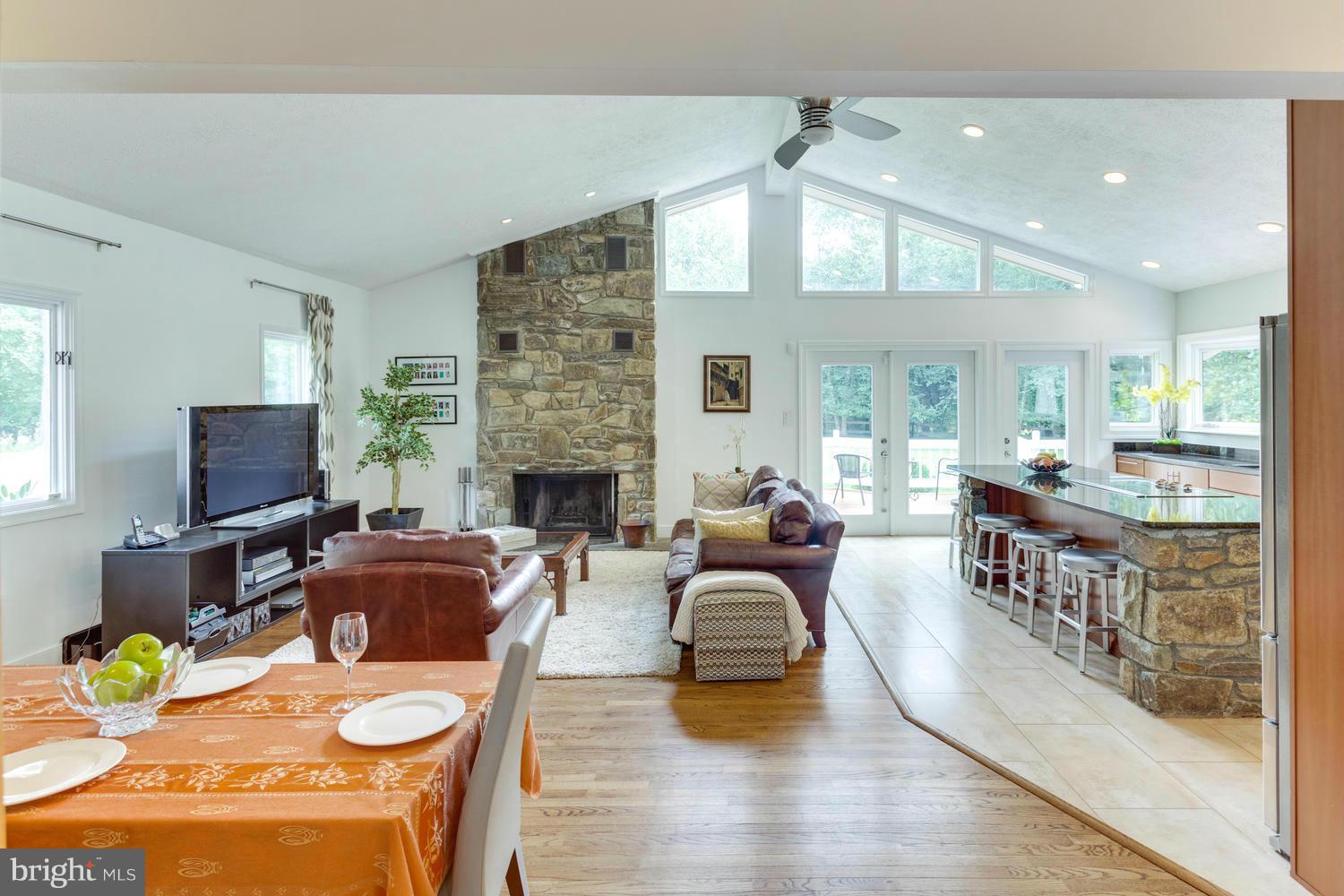 7801 Brickyard Road Potomac, MD 20854 - Photo 7 of 25 Family Room