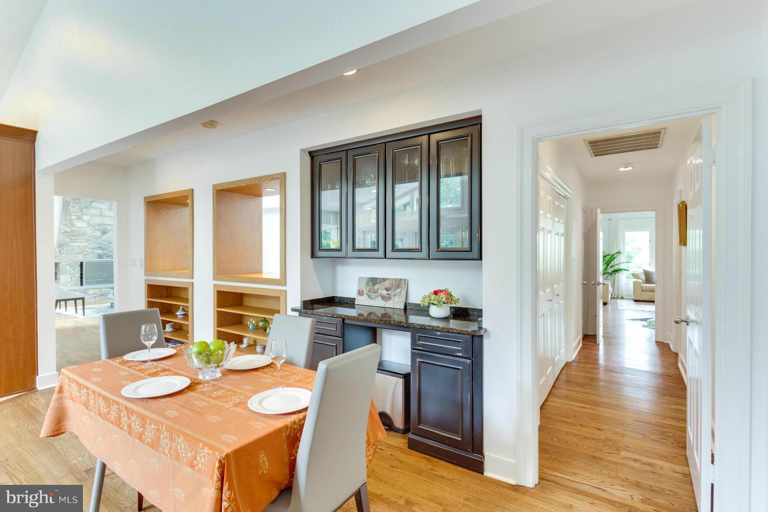 7801 Brickyard Road Potomac, MD 20854 - Photo 8 of 25 Breakfast Area