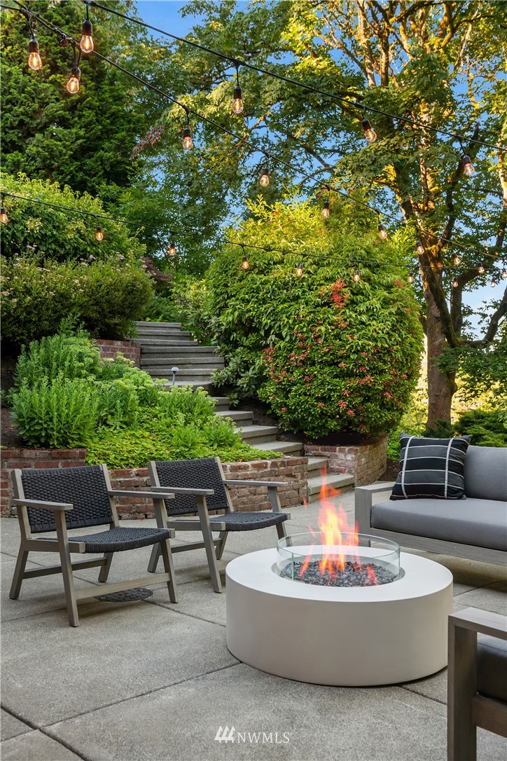 110 Northside Road Bellevue, WA 98004 - Photo 31 of 37 a outdoor view with a sitting space