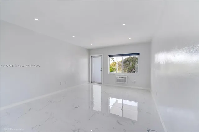 a view of livingroom with furniture
