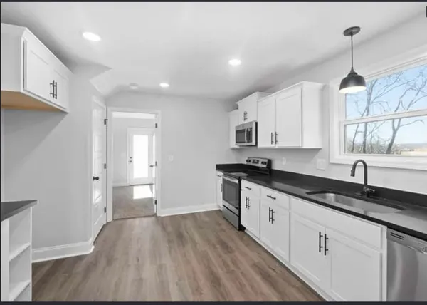 $1,800 | 64 West High Street, Clarksville, TN 37040