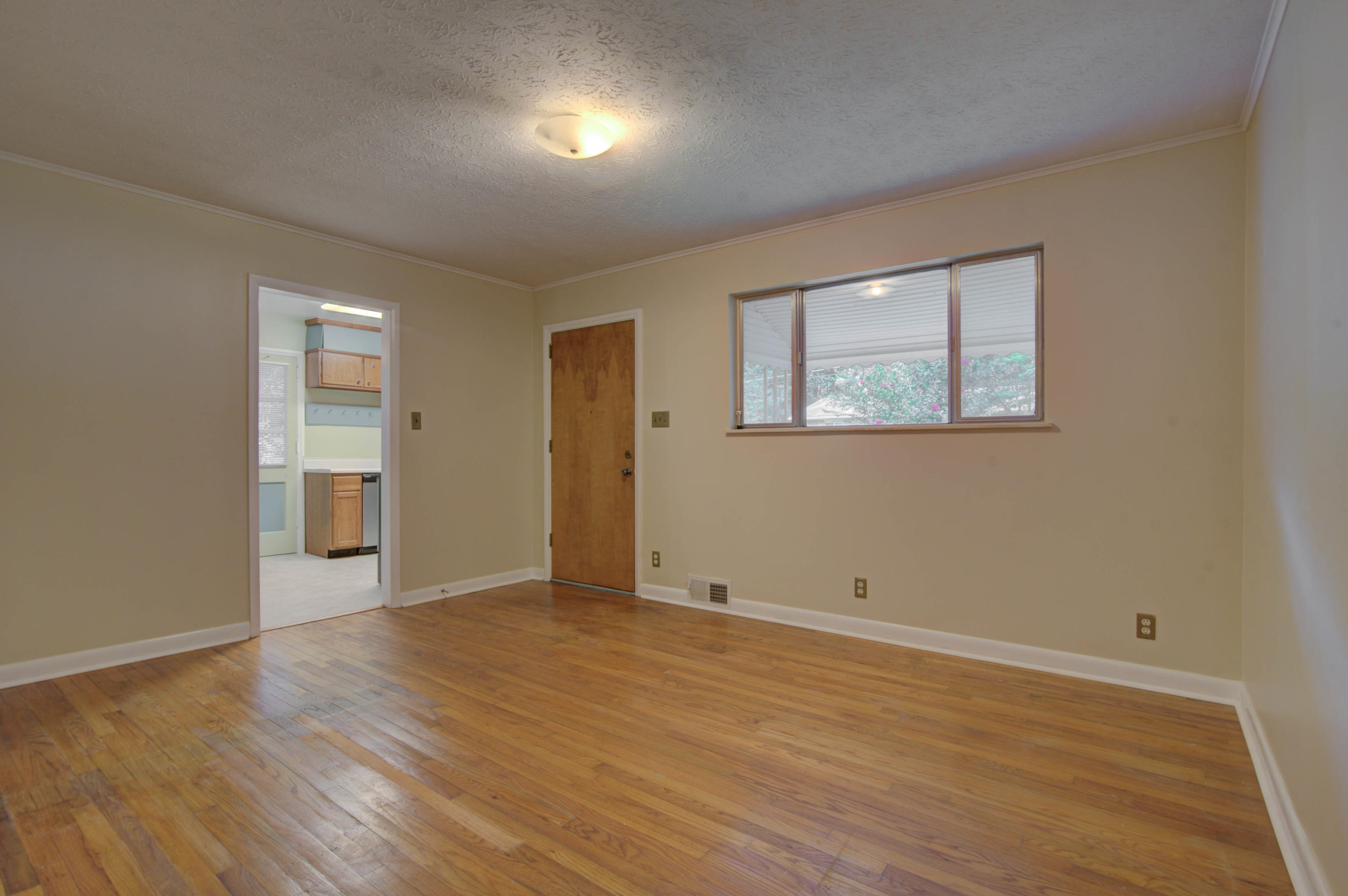 229 Alhambra Road Oak Ridge, TN 37830 - Photo 3 of 22 4