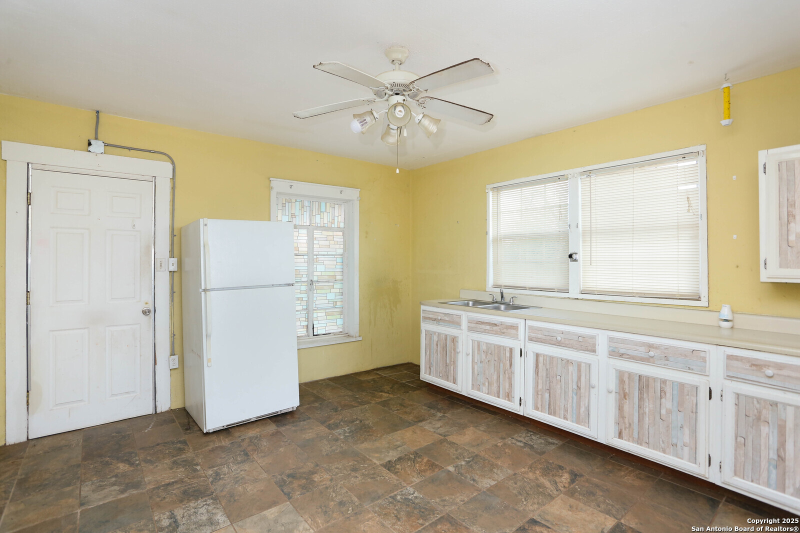 10705 Highway 16 Poteet, TX 78065 - Photo 20 of 31
