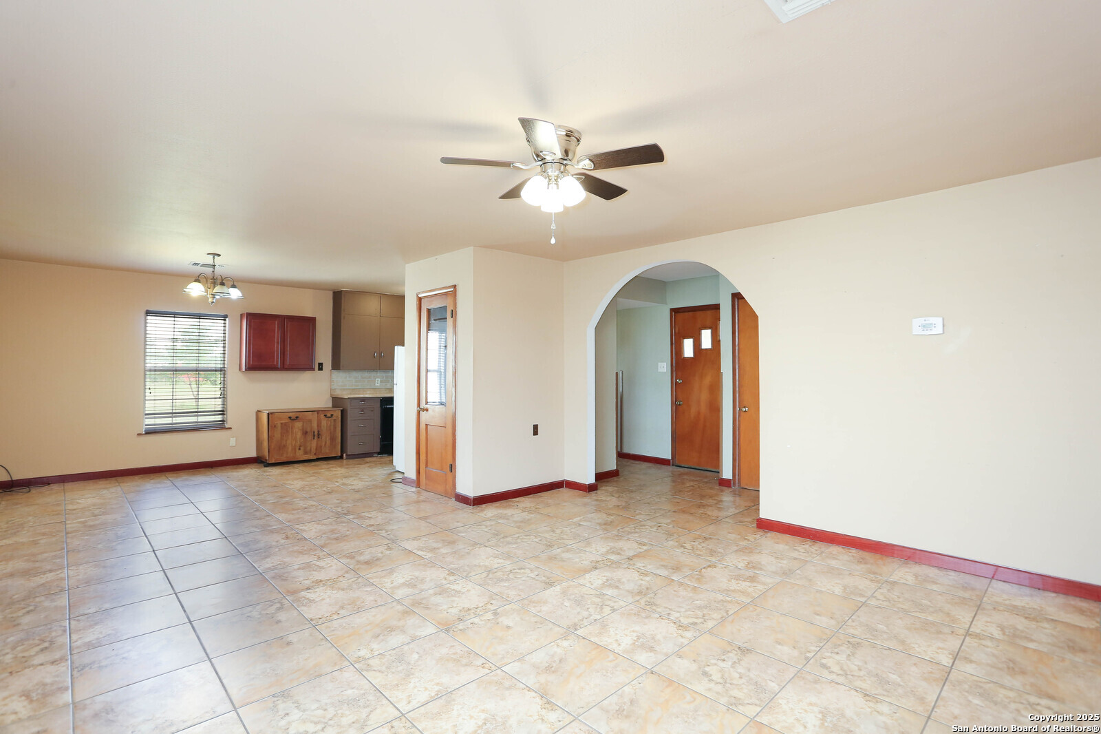10705 Highway 16 Poteet, TX 78065 - Photo 4 of 31