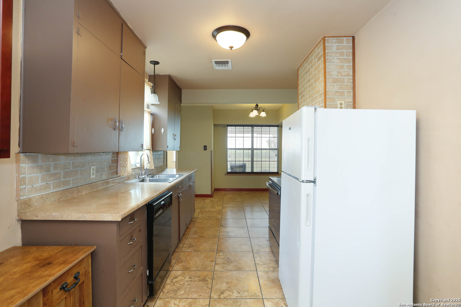 10705 Highway 16 Poteet, TX 78065 - Photo 5 of 31