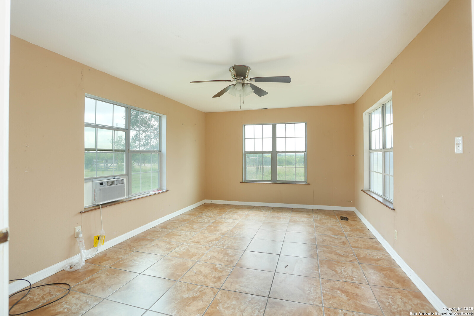 10705 Highway 16 Poteet, TX 78065 - Photo 7 of 31