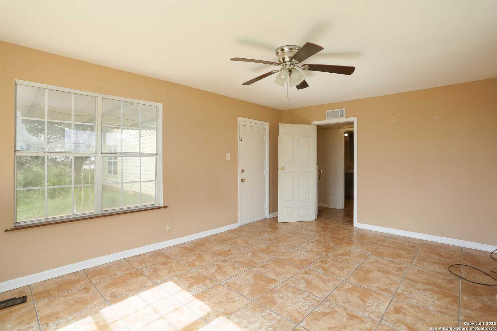 10705 Highway 16 Poteet, TX 78065 - Photo 8 of 31