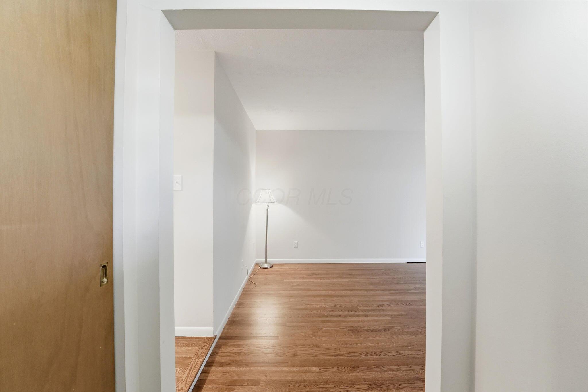 854 South Section Line Road Delaware, OH 43015 - Photo 42 of 60 Hallway