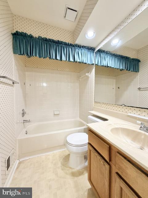 45572 Whitcomb Square Sterling, VA 20166 - Photo 12 of 32 Bright and airy bathroom retreat.