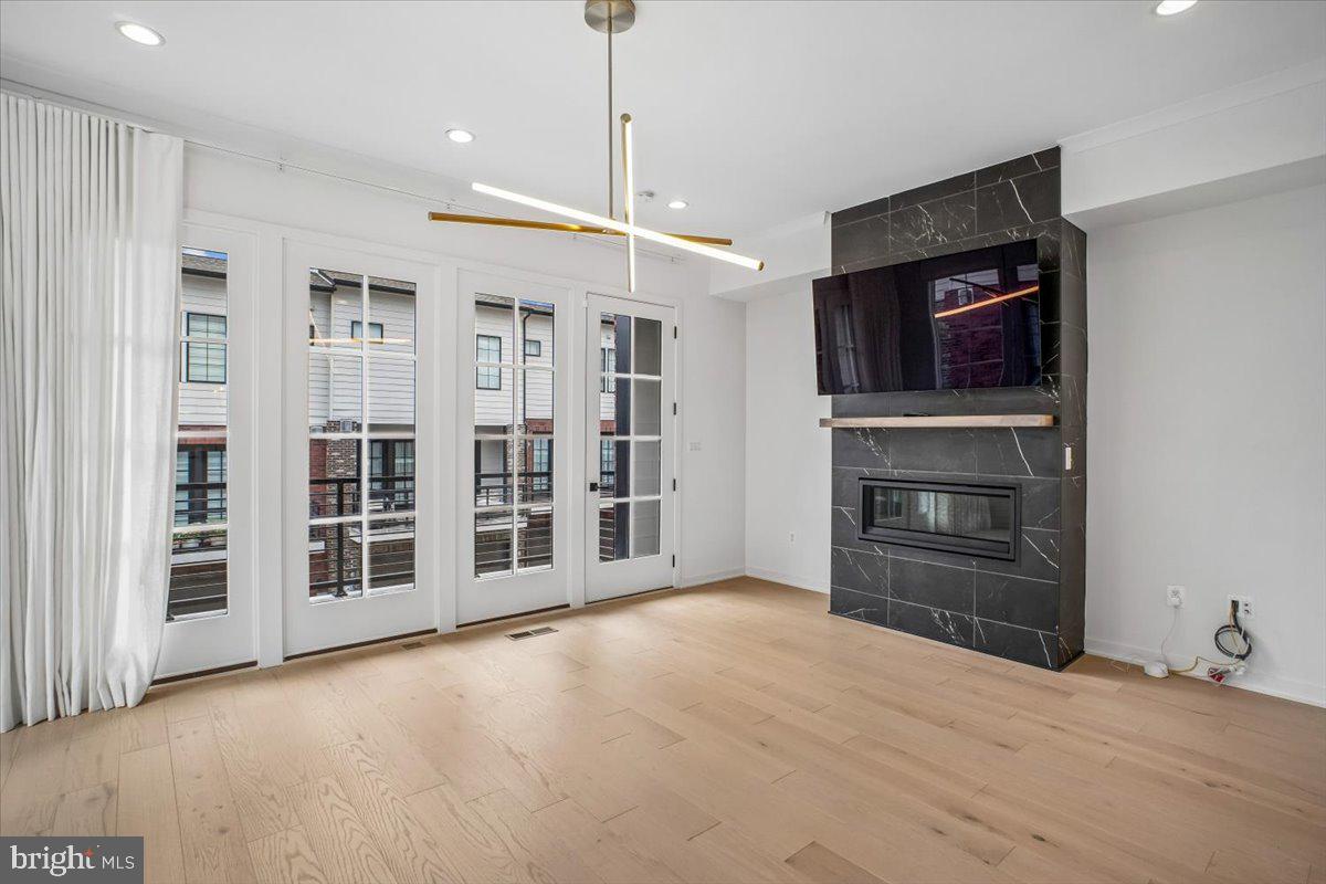 11711 Paysons Way Reston, VA 20191 - Photo 20 of 64 Living Room, Door To Balcony