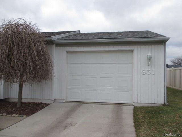 651 Leveque Circle Carleton, MI 48117 - Photo 2 of 17 2.JPG