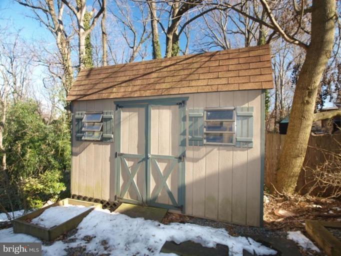 711 North Belgrade Road Silver Spring, MD 20902 - Photo 24 of 25 a view of a small house