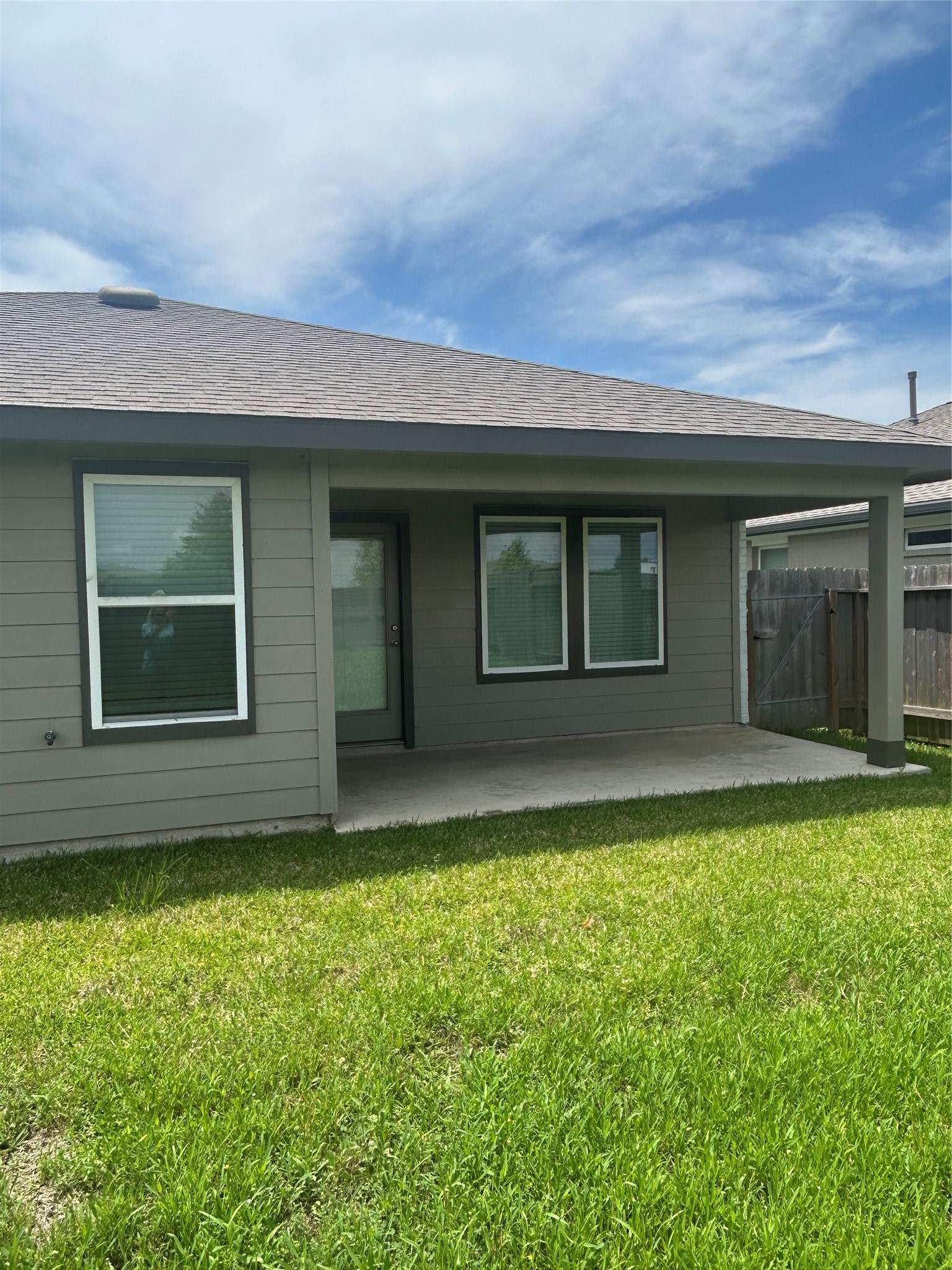 215 Dusty Bridle Lane Rosharon, TX 77583 - Photo 15 of 15 front view of a house with a yard