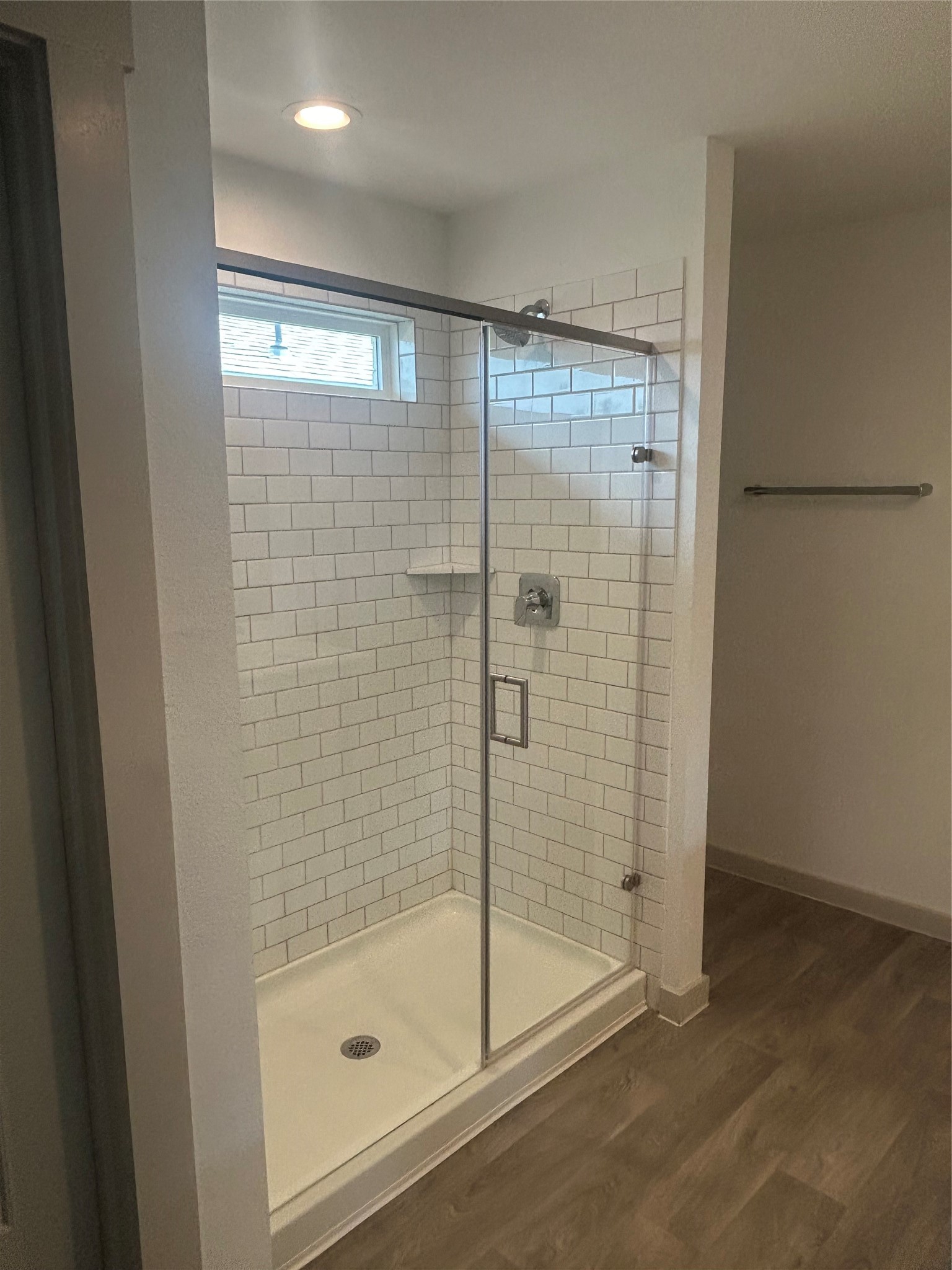 215 Dusty Bridle Lane Rosharon, TX 77583 - Photo 8 of 15 a bathroom with a shower