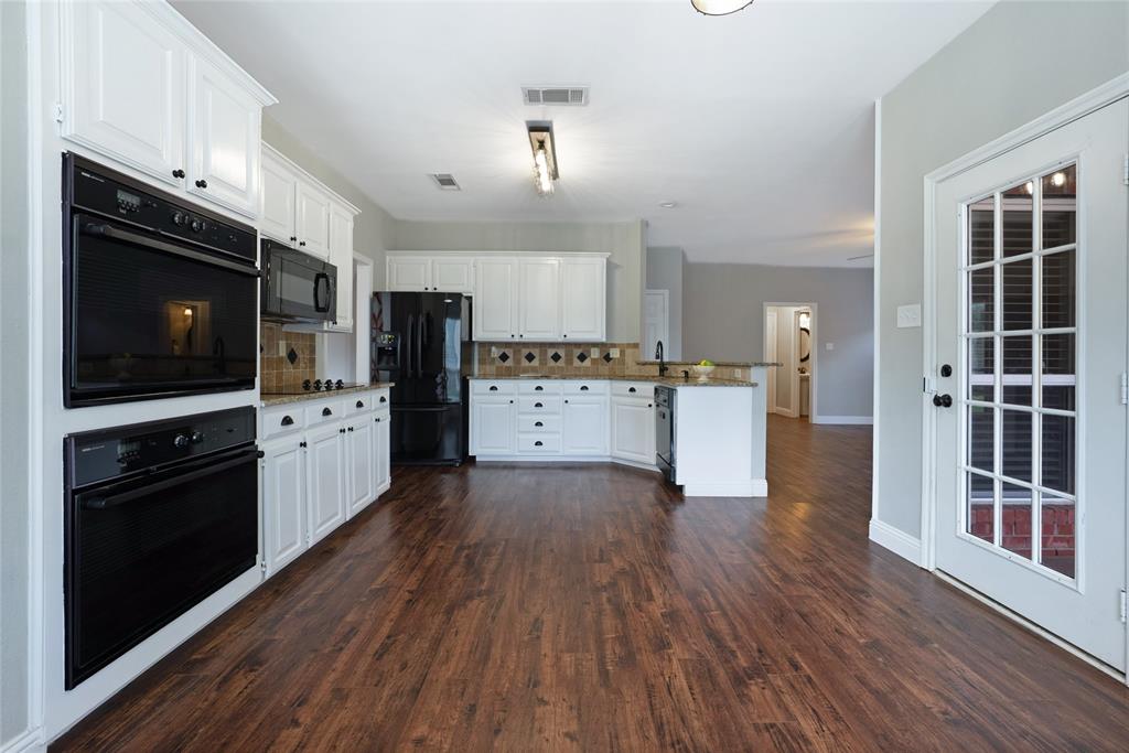 1803 Hunters Ridge Drive Grapevine, TX 76051 - Photo 12 of 35