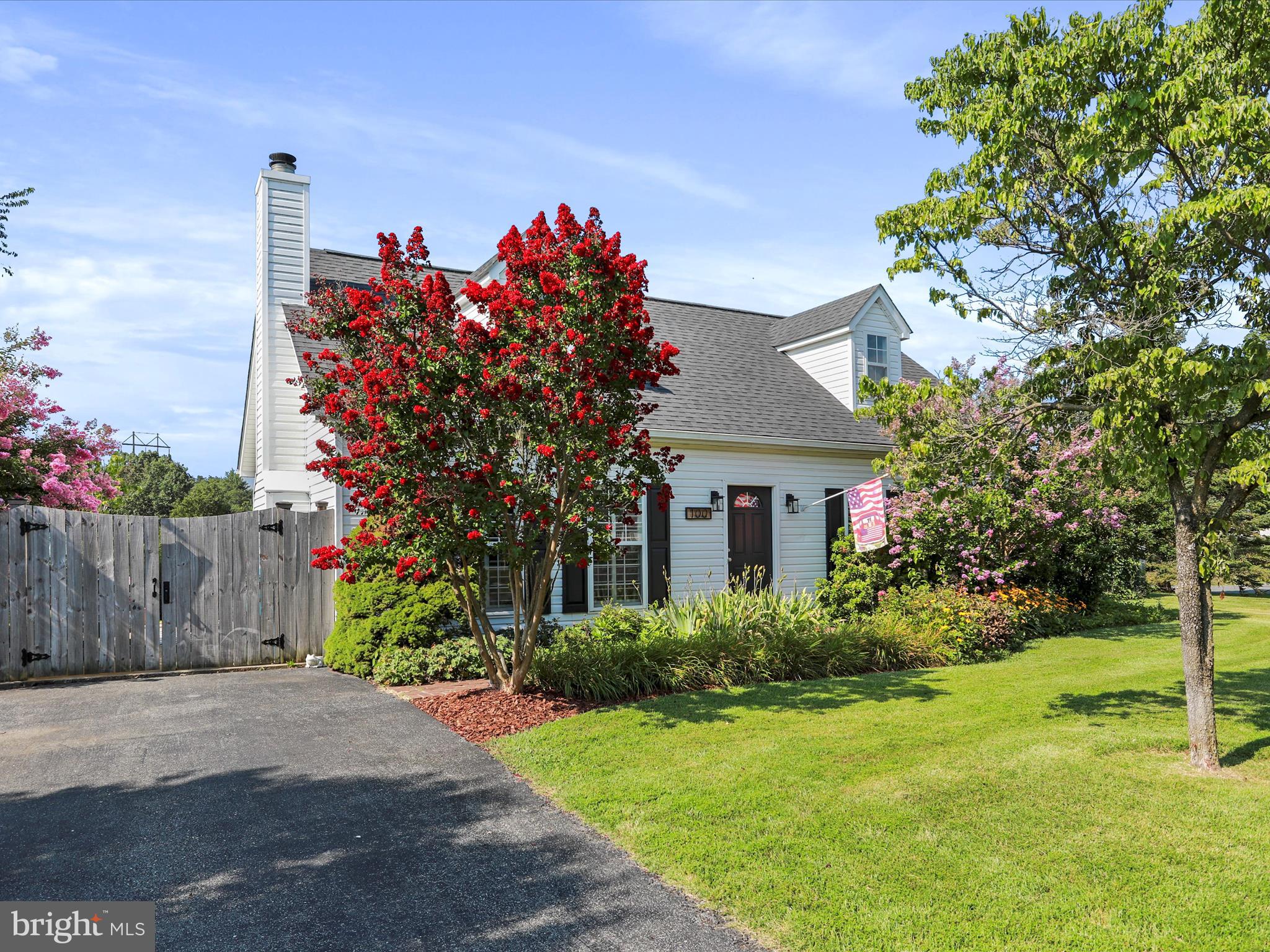 100 Lloyds Road Winchester, VA 22602 - Photo 2 of 39 a front view of house with a garden