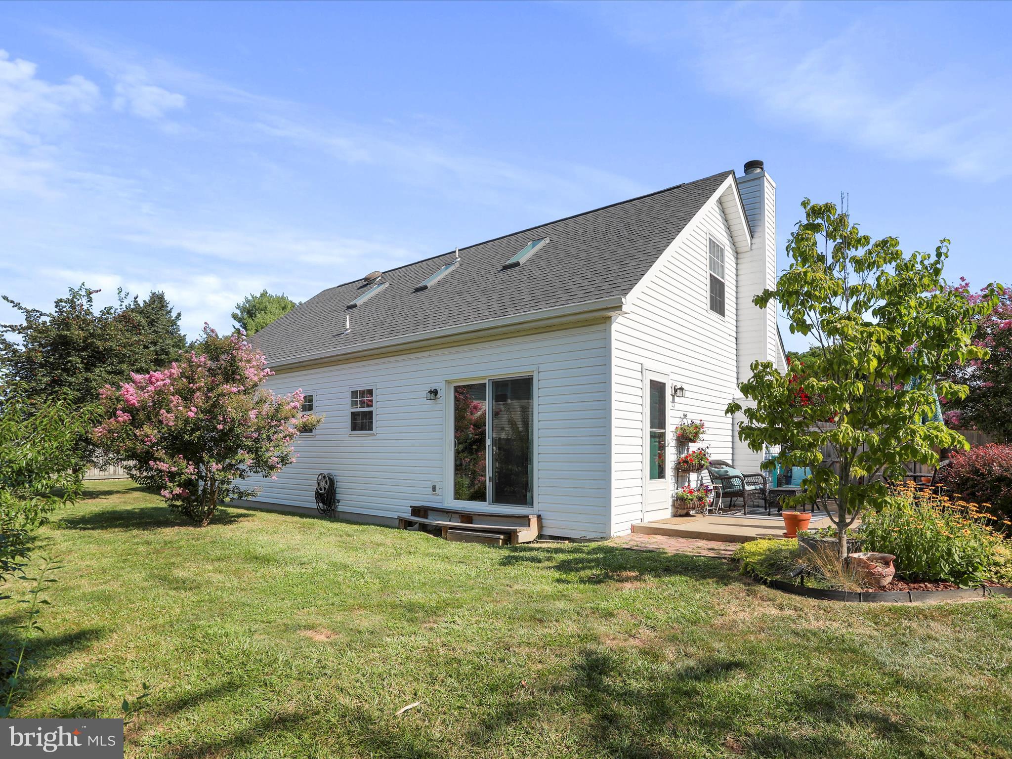 100 Lloyds Road Winchester, VA 22602 - Photo 37 of 39 a view of a house with backyard and garden