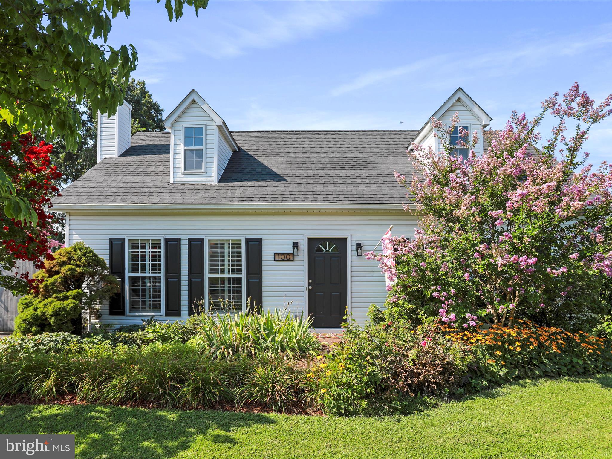 100 Lloyds Road Winchester, VA 22602 - Photo 4 of 39 a front view of a house with garden