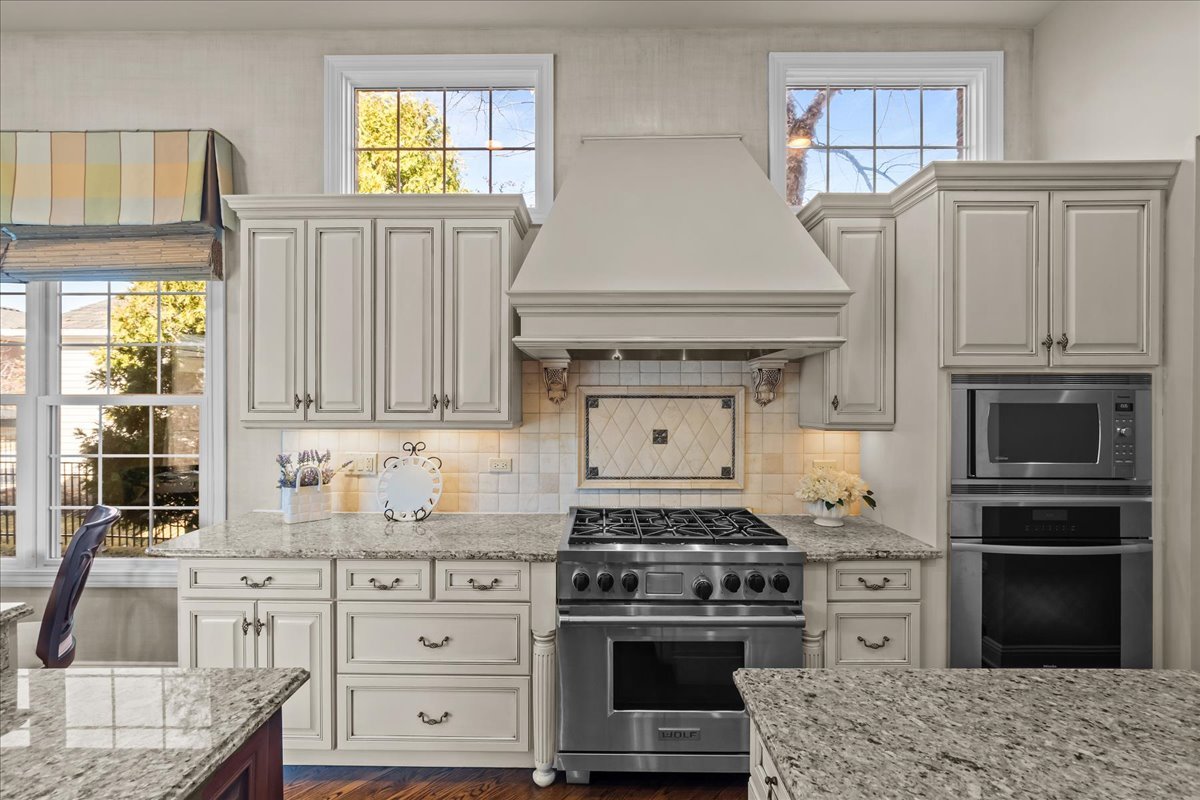 891 Carroll Road Lake Forest, IL 60045 - Photo 12 of 39 a kitchen with granite countertop a stove a sink and a refrigerator
