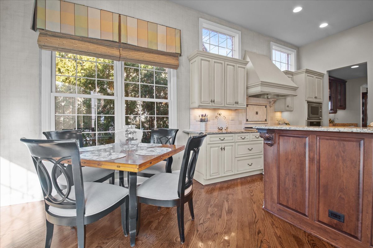 891 Carroll Road Lake Forest, IL 60045 - Photo 13 of 39 a kitchen with a table chairs and wooden floor