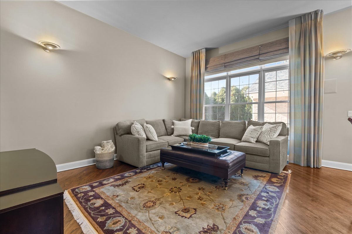 891 Carroll Road Lake Forest, IL 60045 - Photo 15 of 39 a living room with furniture and a rug