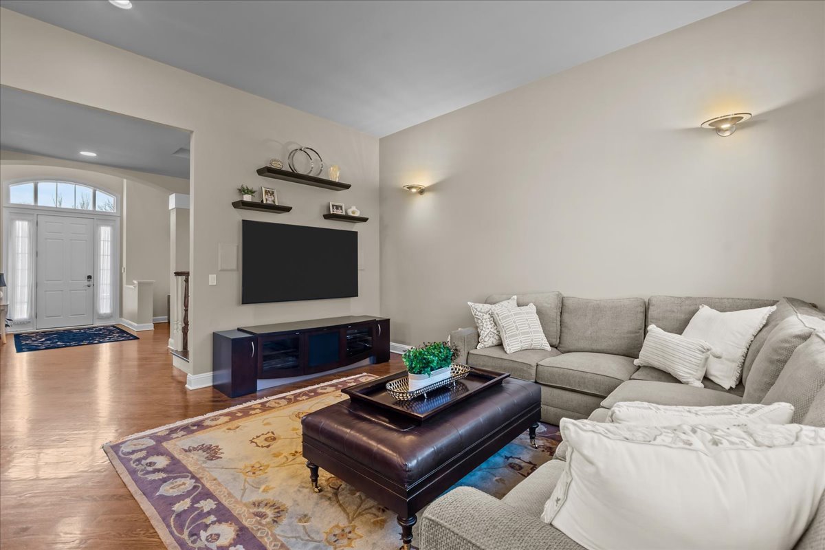891 Carroll Road Lake Forest, IL 60045 - Photo 16 of 39 a living room with furniture and a flat screen tv