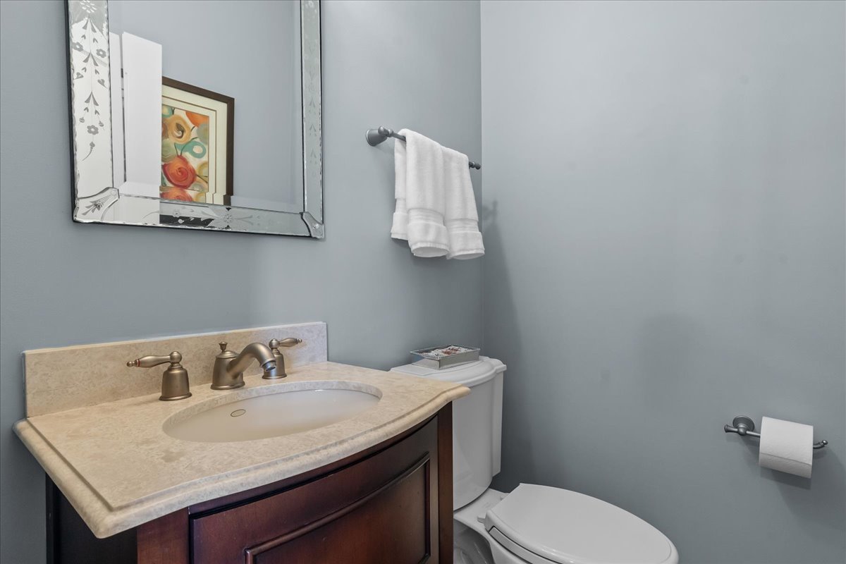 891 Carroll Road Lake Forest, IL 60045 - Photo 19 of 39 a bathroom with a sink and a toilet