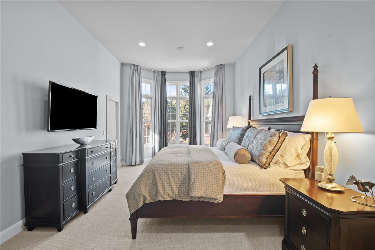 891 Carroll Road Lake Forest, IL 60045 - Photo 20 of 39 a bedroom with a bed and a flat screen tv