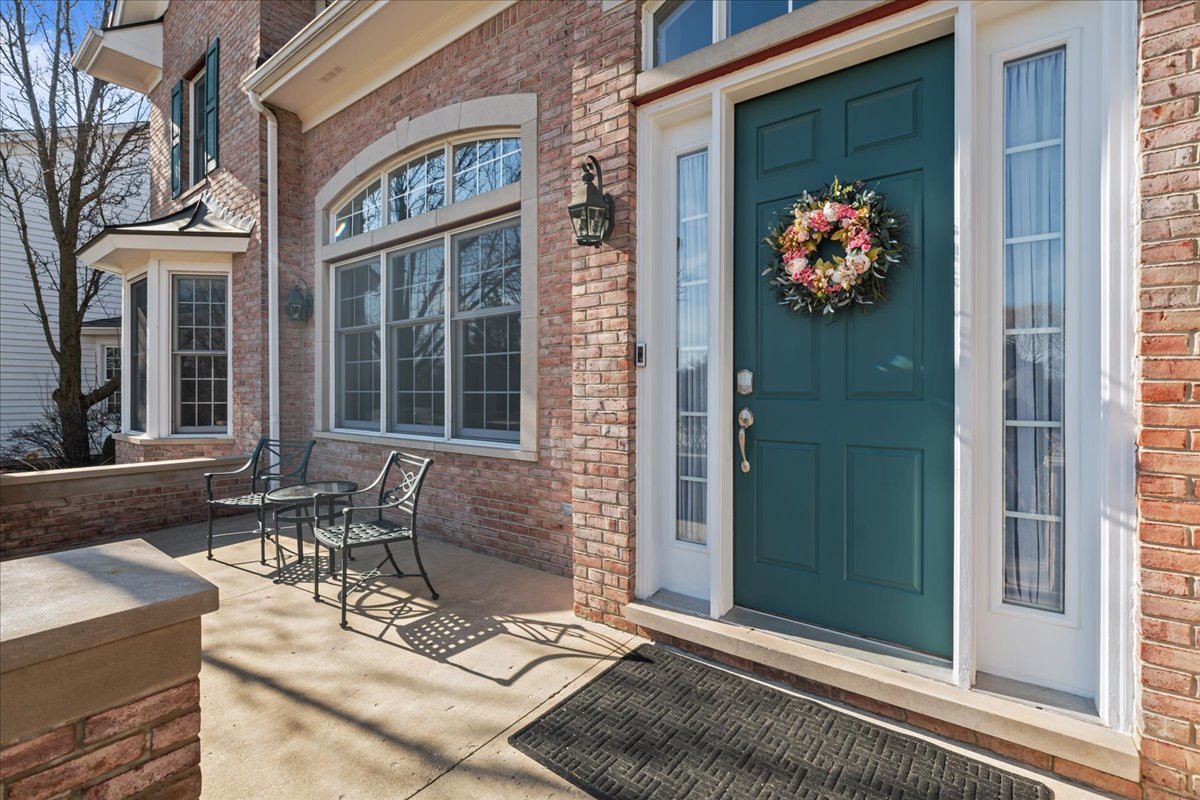 891 Carroll Road Lake Forest, IL 60045 - Photo 2 of 39 a outdoor living space with furniture and potted plant