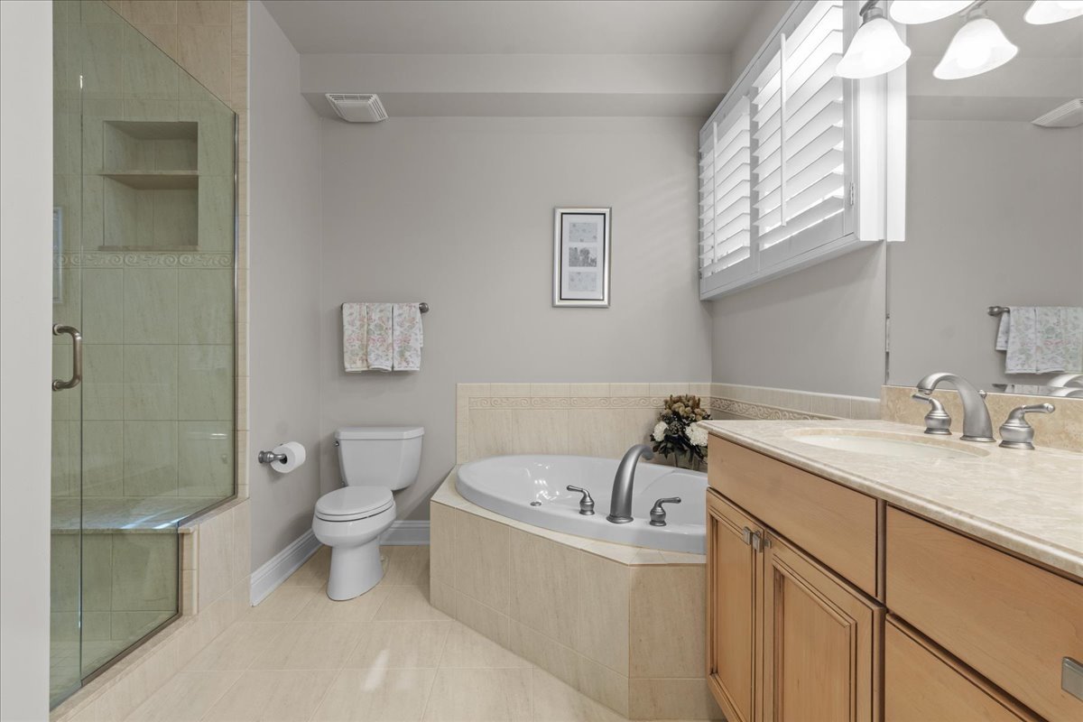 891 Carroll Road Lake Forest, IL 60045 - Photo 22 of 39 a bathroom with a granite countertop sink mirror vanity and toilet