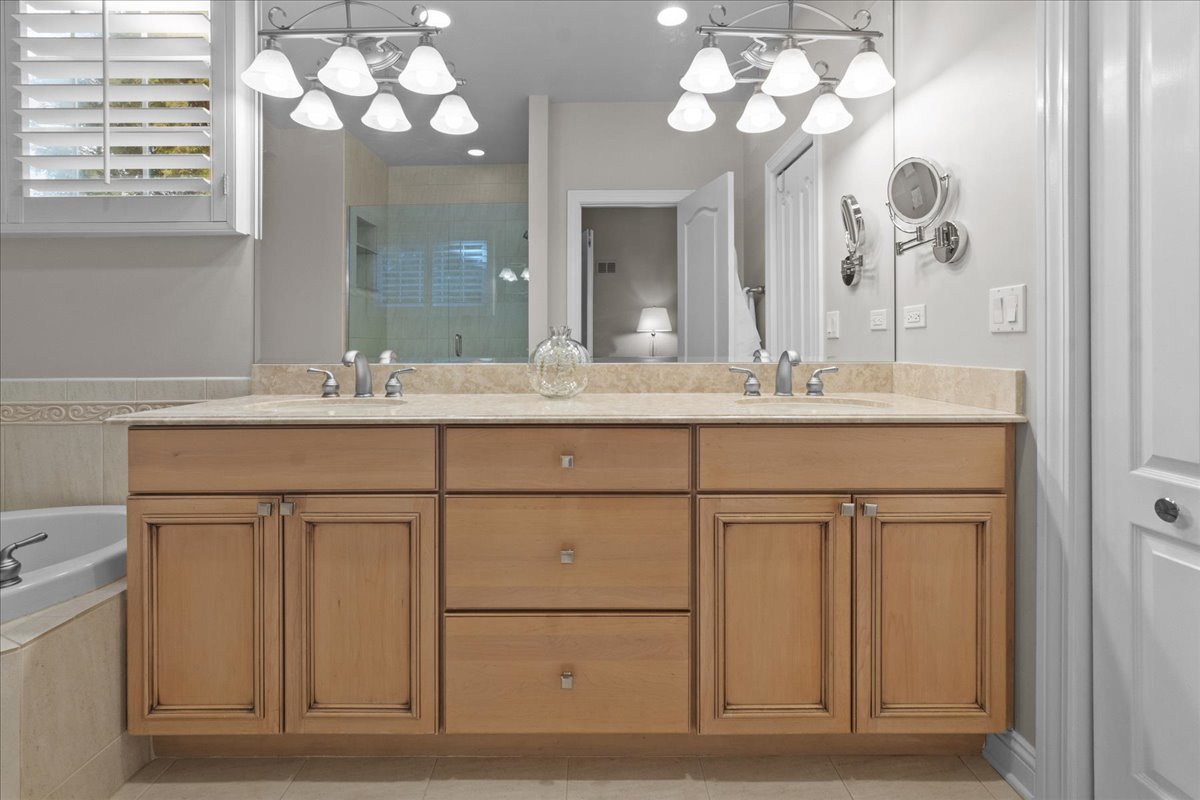 891 Carroll Road Lake Forest, IL 60045 - Photo 23 of 39 a bathroom with a sink vanity and a mirror