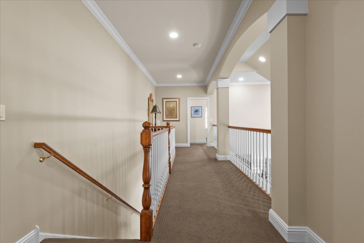 891 Carroll Road Lake Forest, IL 60045 - Photo 25 of 39 a view of a hallway with window