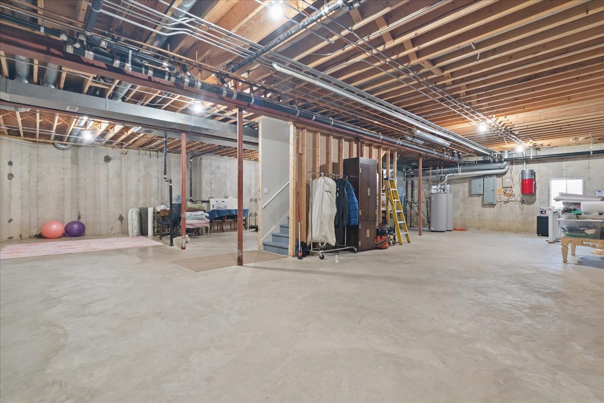 891 Carroll Road Lake Forest, IL 60045 - Photo 30 of 39 a view of a room with gym equipment