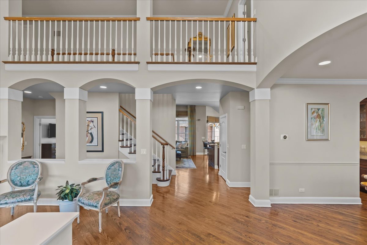 891 Carroll Road Lake Forest, IL 60045 - Photo 4 of 39 a view of a hallway with a table and chairs
