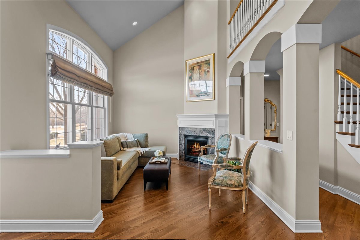 891 Carroll Road Lake Forest, IL 60045 - Photo 5 of 39 a living room with furniture and a fireplace