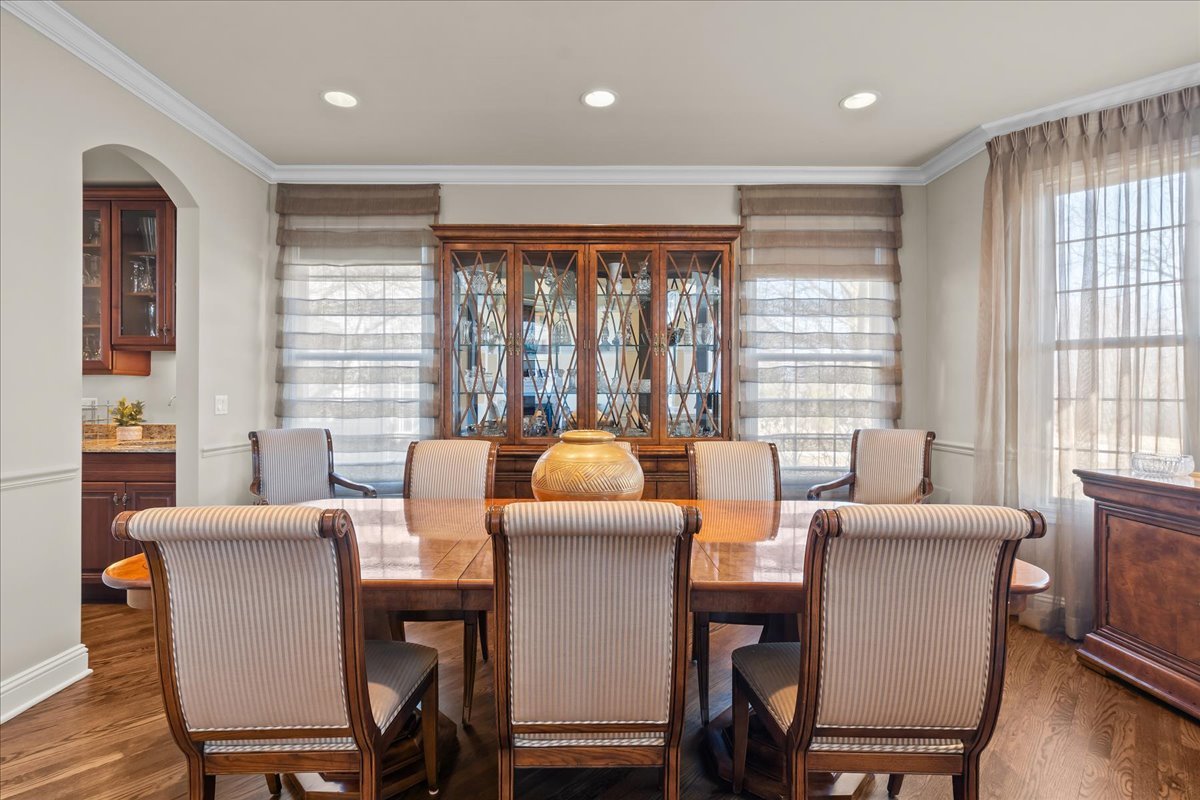 891 Carroll Road Lake Forest, IL 60045 - Photo 7 of 39 a dining room with furniture and window
