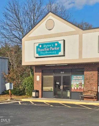 a view of entrance front of the house