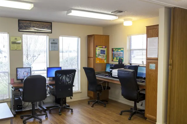 $968 | 1200 Meadow Park, Lockhart, TX 78644