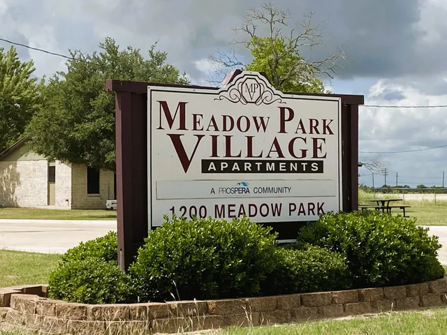 $968 | 1200 Meadow Park, Lockhart, TX 78644