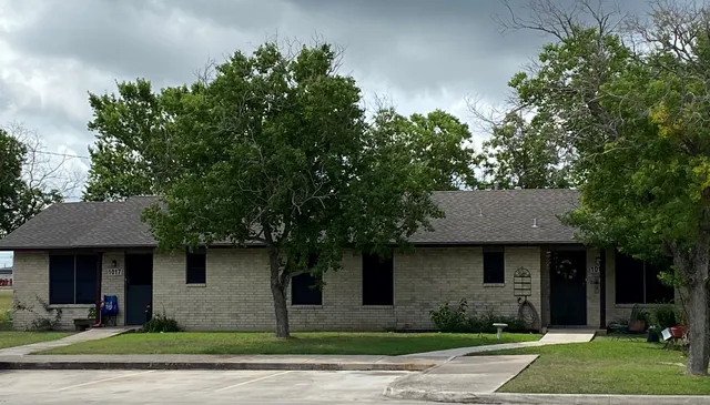 $968 | 1200 Meadow Park, Lockhart, TX 78644