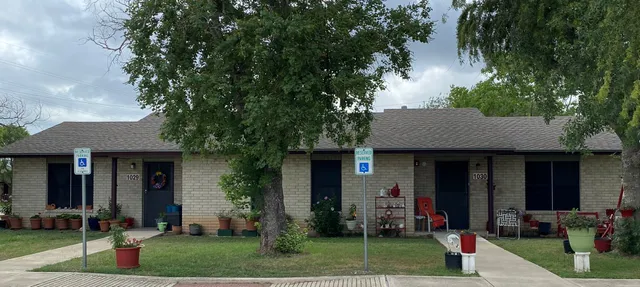 $968 | 1200 Meadow Park, Lockhart, TX 78644