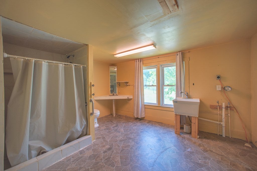 123 Cleveland Road Lebanon, VA 24266 - Photo 13 of 37 Gallery Image 13