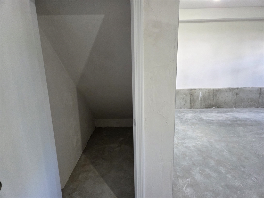 39 Kelly Lane Lynn, MA 01904 - Photo 27 of 32