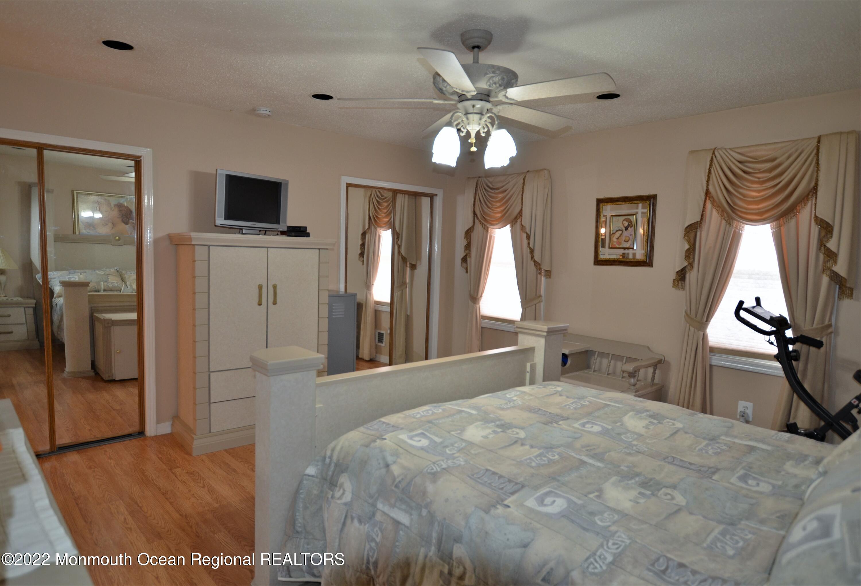 22 Weaverville Road Freehold, NJ 07728 - Photo 11 of 18 DSC_2913 (2)