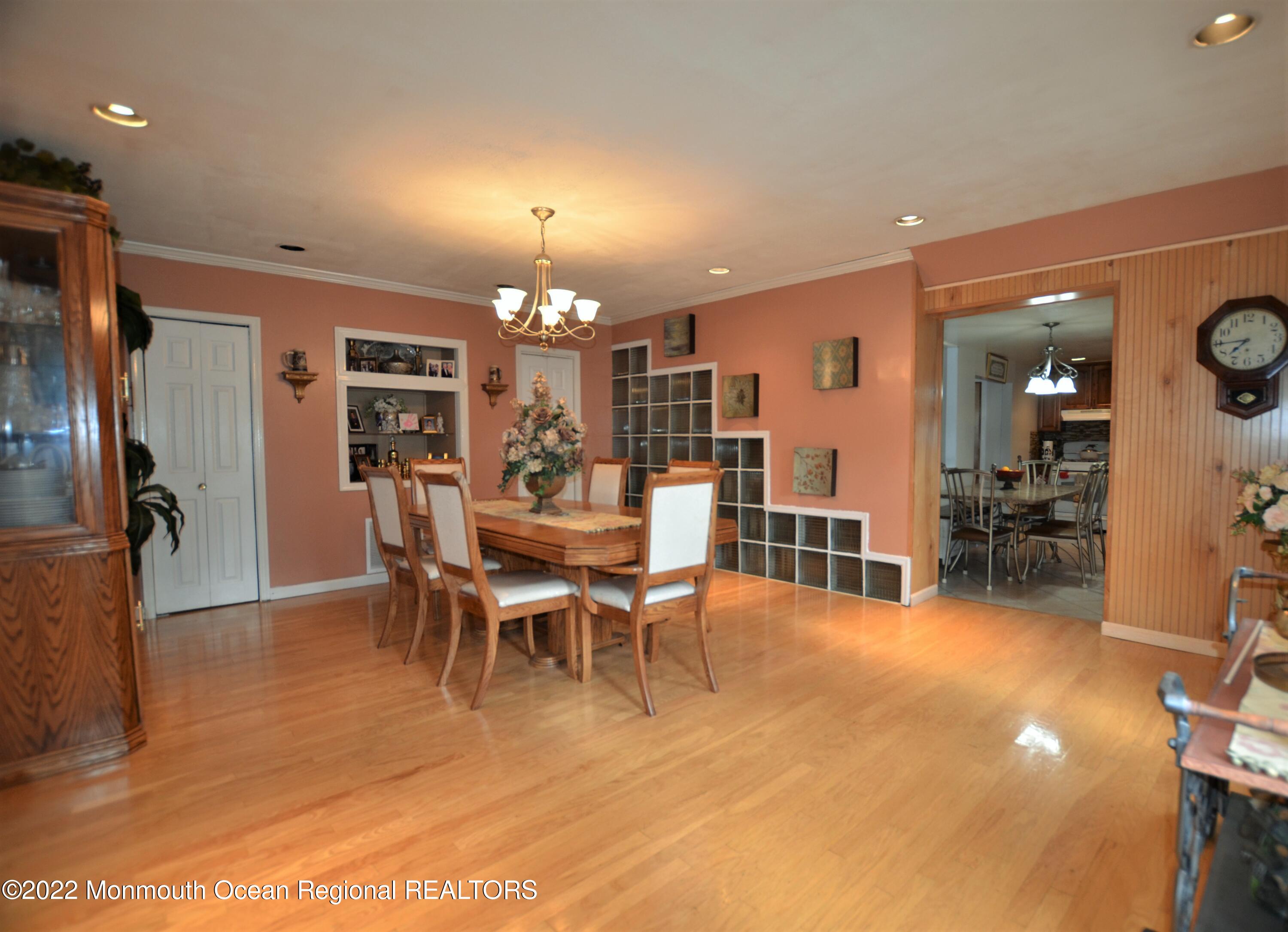 22 Weaverville Road Freehold, NJ 07728 - Photo 2 of 18 DSC_2874 (2)