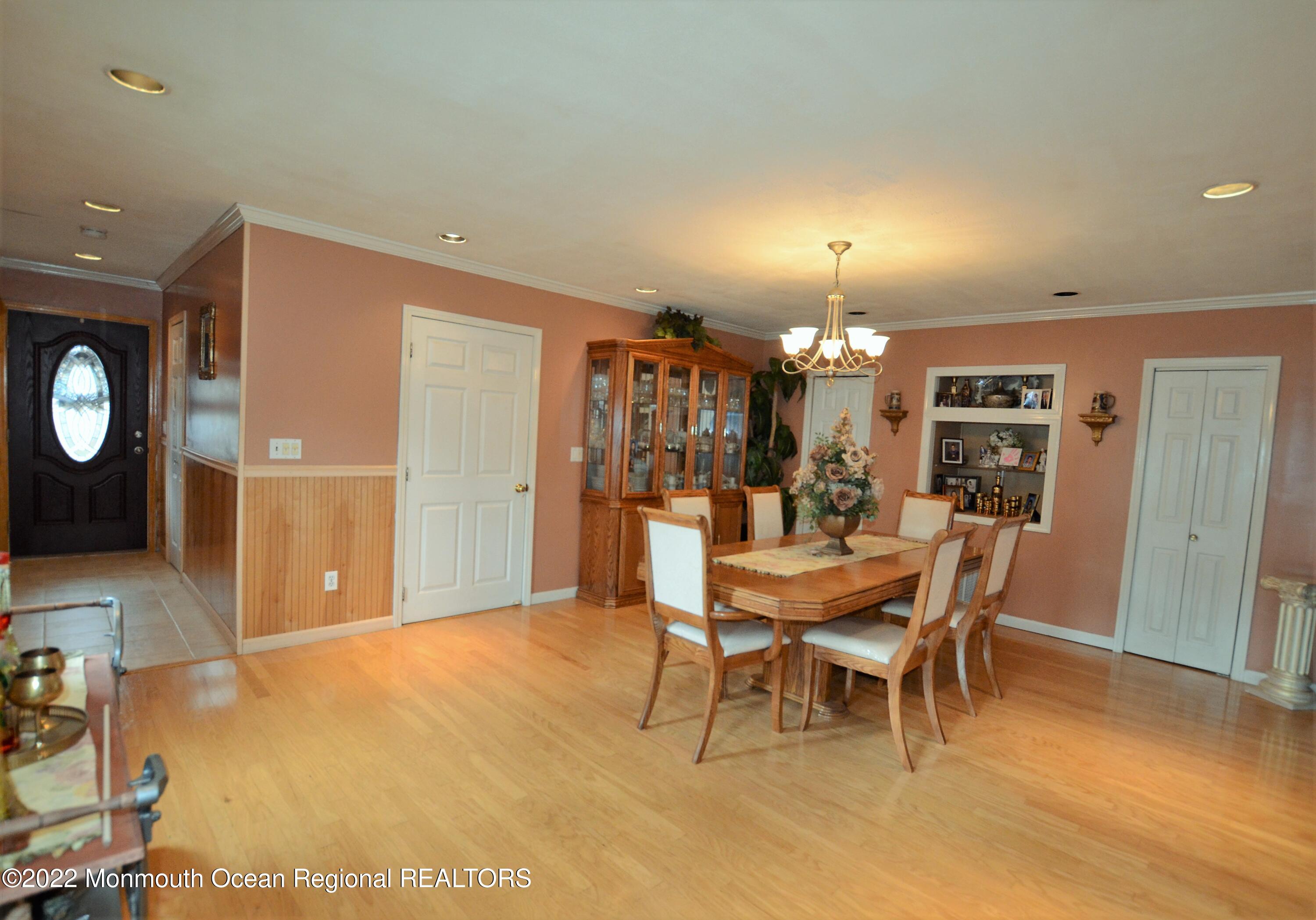 22 Weaverville Road Freehold, NJ 07728 - Photo 3 of 18 DSC_2881 (2)