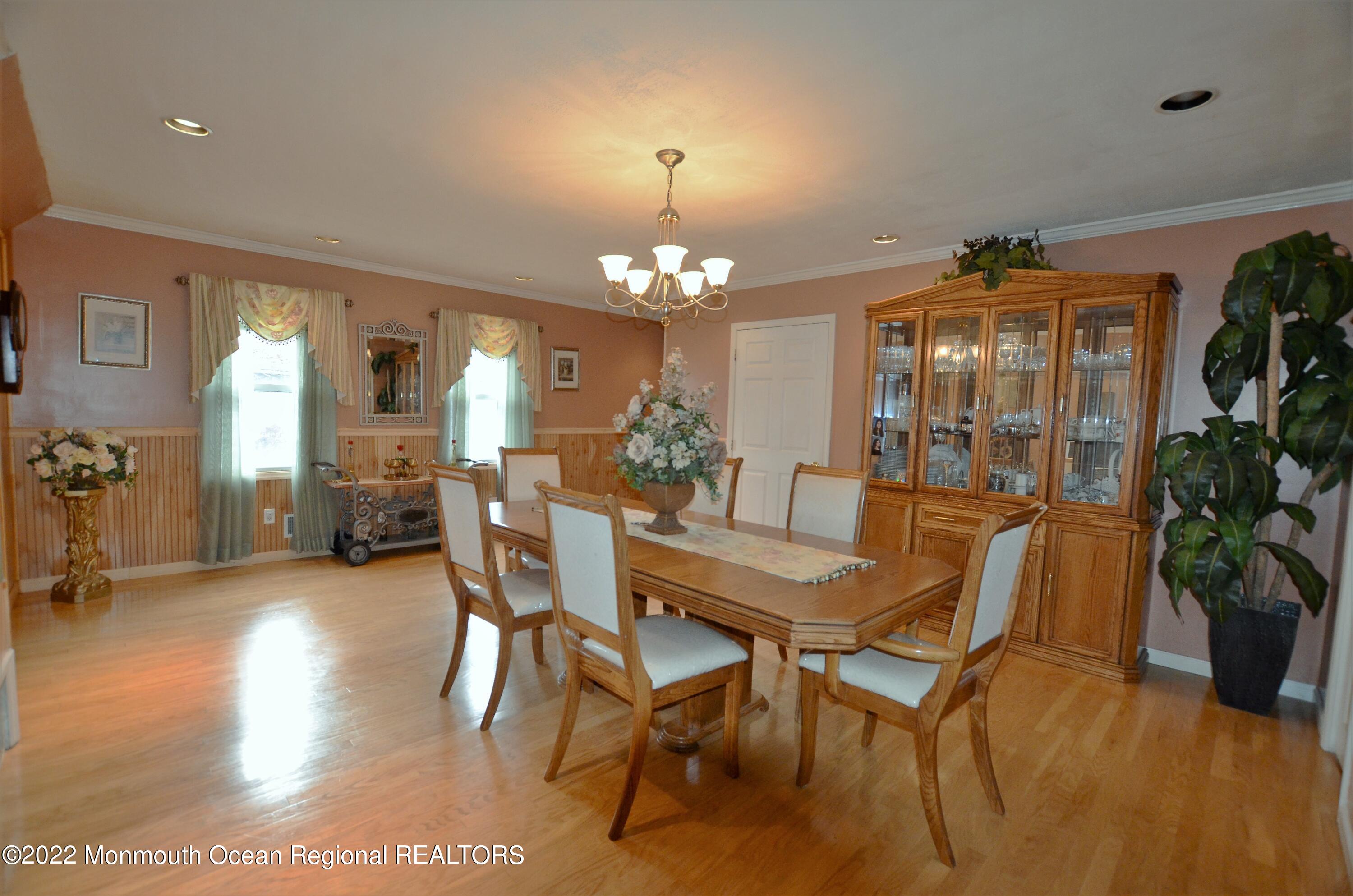 22 Weaverville Road Freehold, NJ 07728 - Photo 4 of 18 DSC_2877 (2)