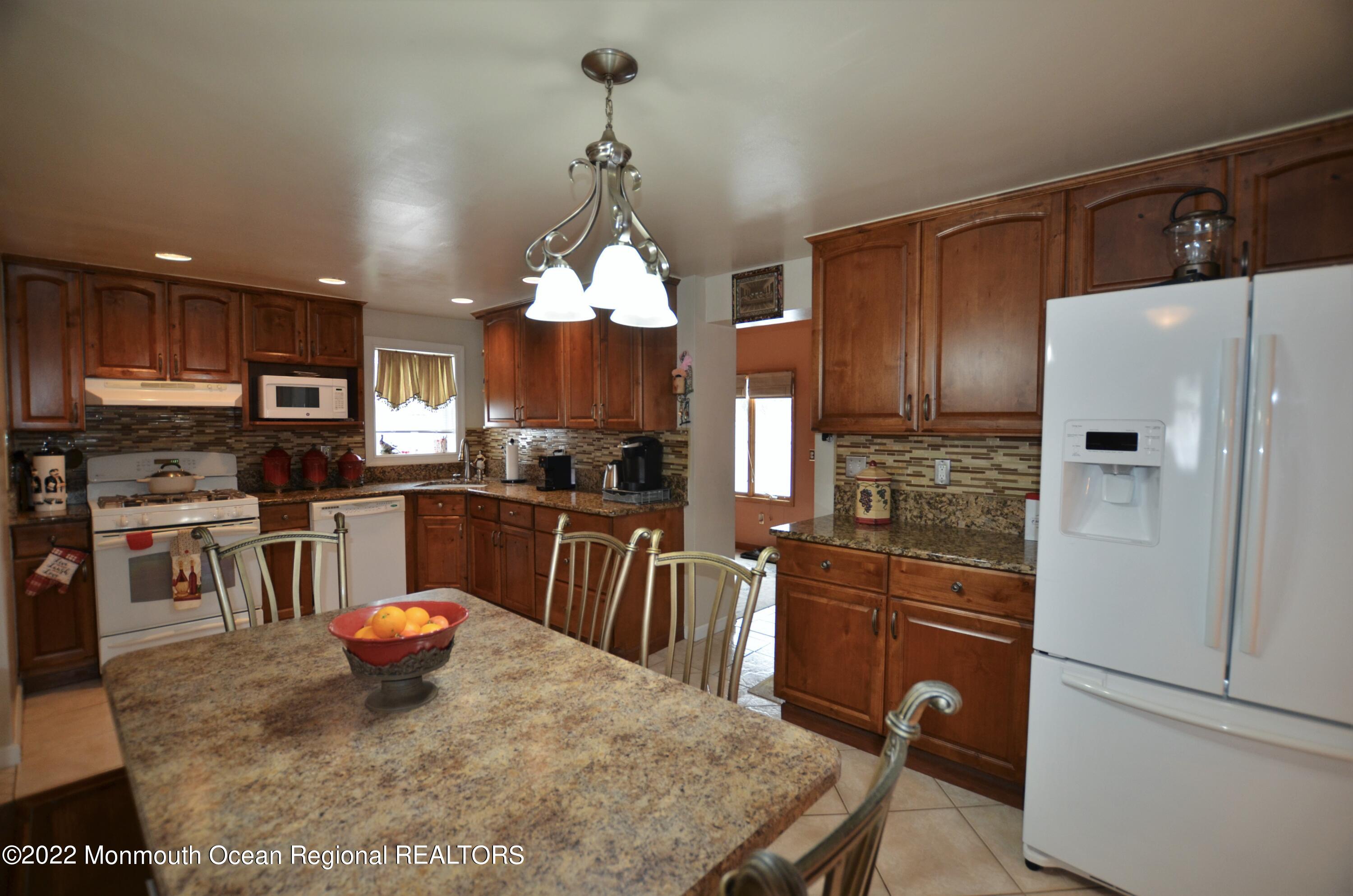 22 Weaverville Road Freehold, NJ 07728 - Photo 5 of 18 DSC_2890 (2)
