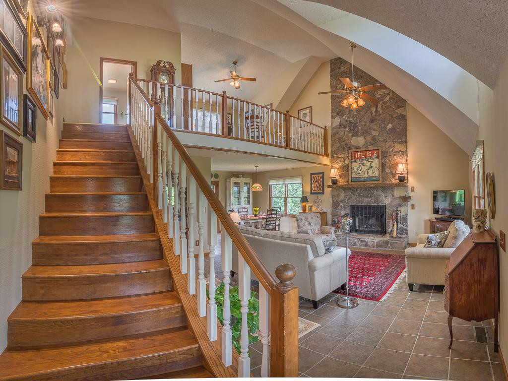 1640 White Sands Road Greeneville, TN 37743 - Photo 14 of 34 Stairway
