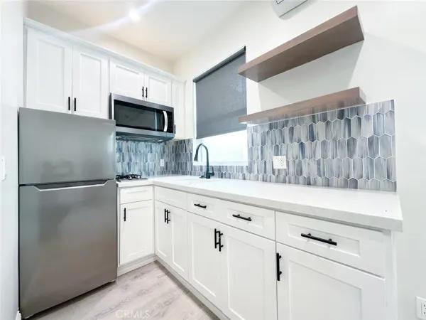 $1,950 | 305 Main Street, Unit 3, Newport Beach, CA 92661